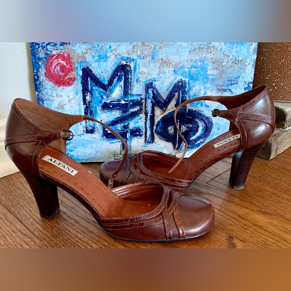 Cognac Brown Leather Mary Jane Ankle Strap Buckle Heels NWT Croc Embossed Trim
